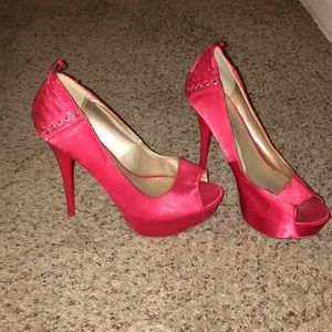 Red satin, lace back heels 👠